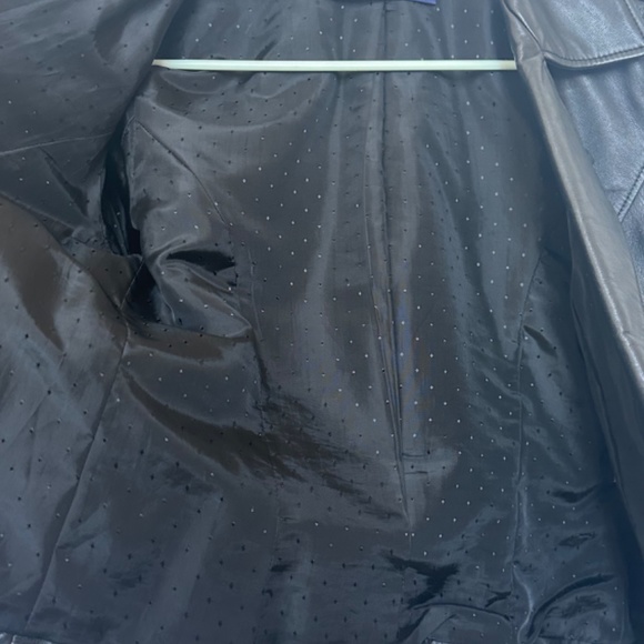 Leather jacket - Picture 4 of 8